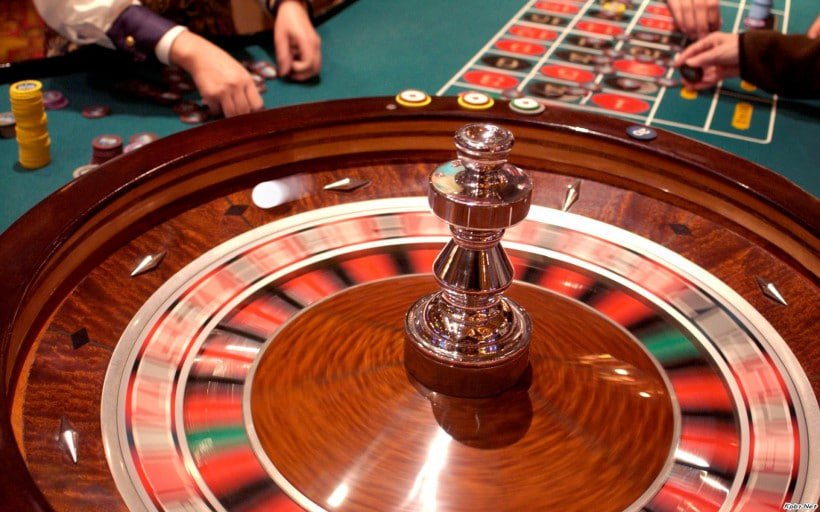 Antarmuka aplikasi mobile nila88 menampilkan menu utama dengan opsi kasino langsung, sports betting, dan slot games